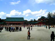 Inner Heian shrine.JPG (104565 bytes)